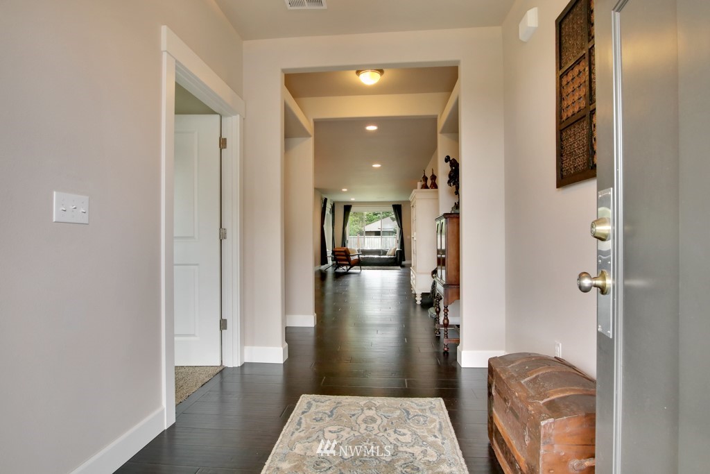 14917 Benton Loop Sumner, WA 98390 - Photo 3 of 21 Gallery Image 3
