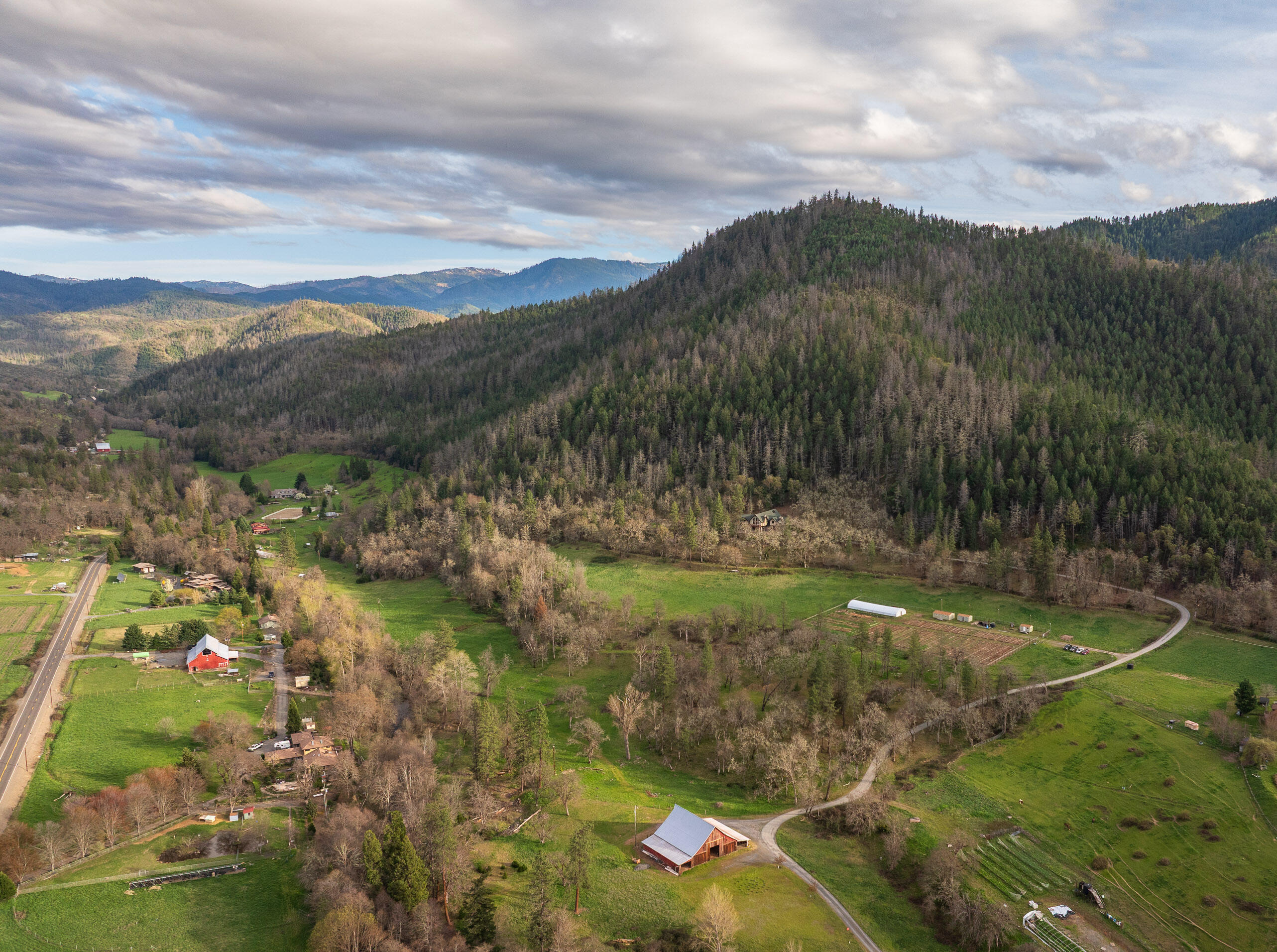 3998 Little Applegate Road Jacksonville, OR 97530 - Photo 6 of 77 3998LittleApplegate6