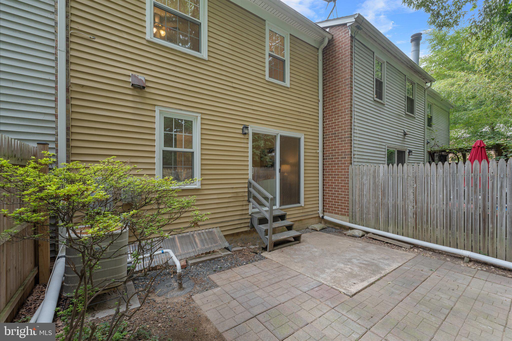 8565 Tyrolean Way Springfield, VA 22153 - Photo 32 of 37 Gallery Image 32