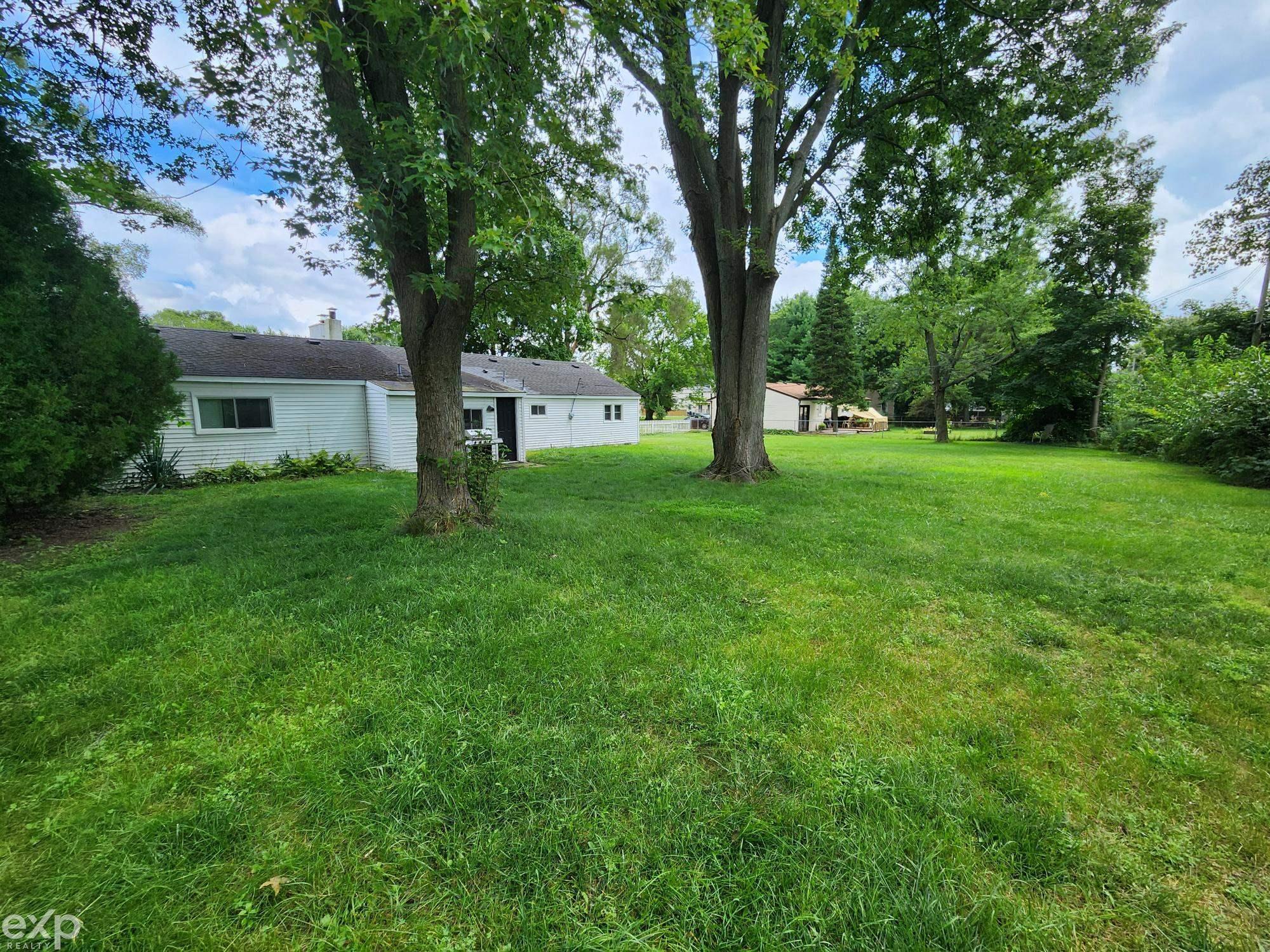 2594 Weaverton Rochester, MI 48307 - Photo 23 of 24 50162664-743879ED-2DF5-4833-B5F8-64B55D4FA080.JPG