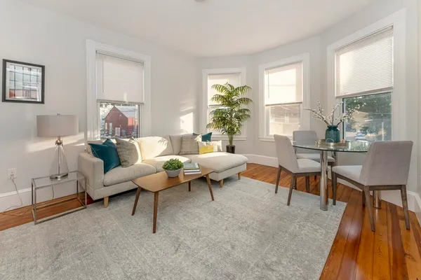 $6,000 | 172 Boylston Street, Unit 3, Boston, MA 02130