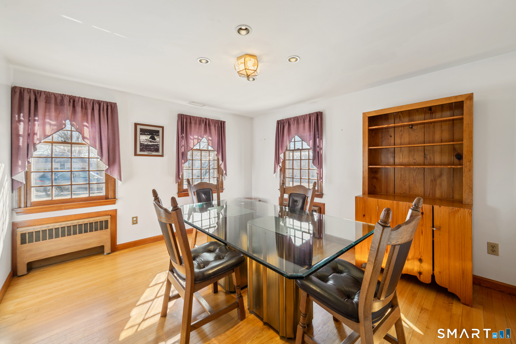 91 Gleeson Road Middletown, CT 06457 - Photo 12 of 39 a dining room with furniture and window