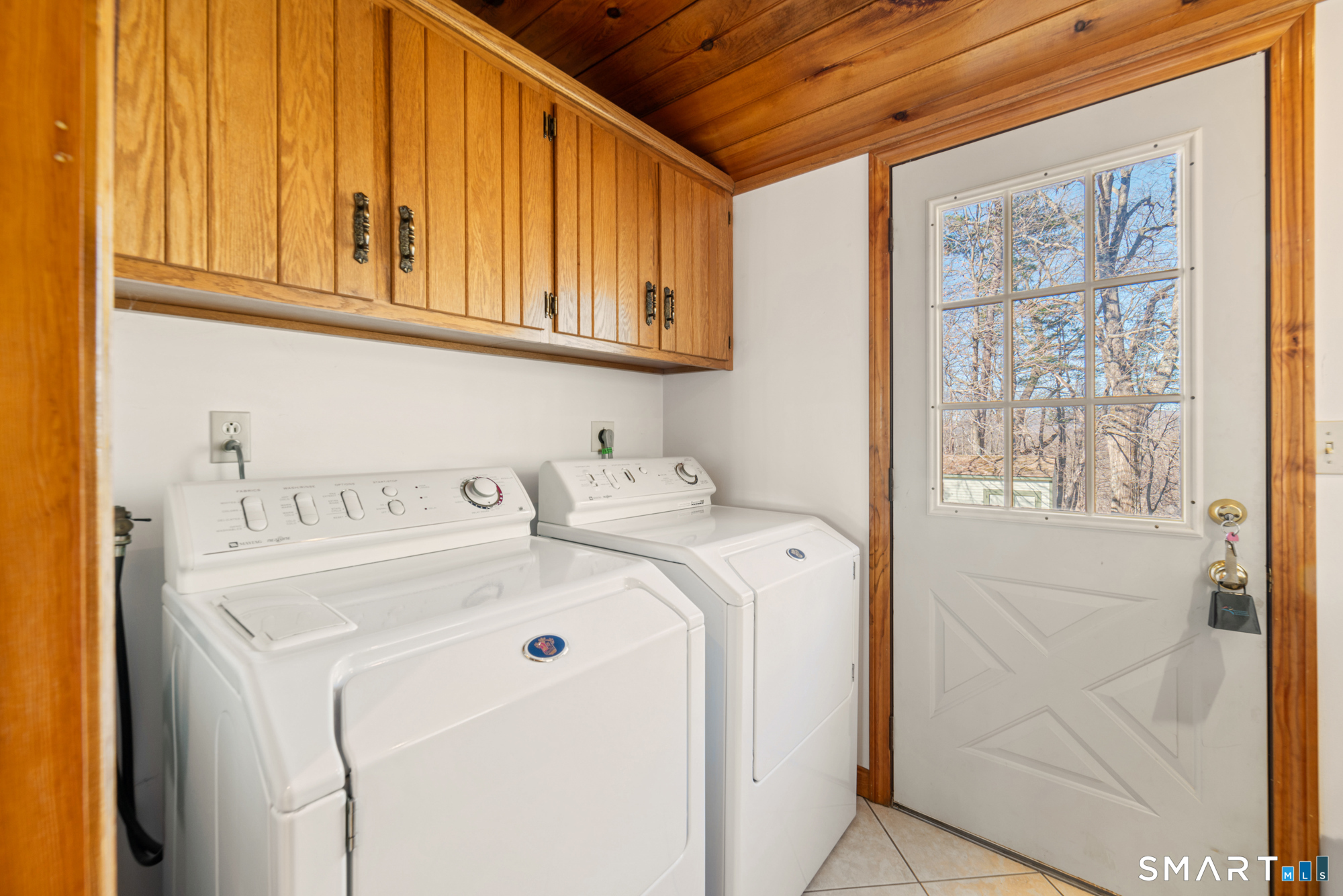 91 Gleeson Road Middletown, CT 06457 - Photo 8 of 39 a utility room with dryer and washer