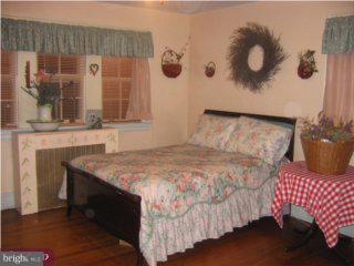 109 Crestview Road Upper Darby, PA 19082 - Photo 5 of 6