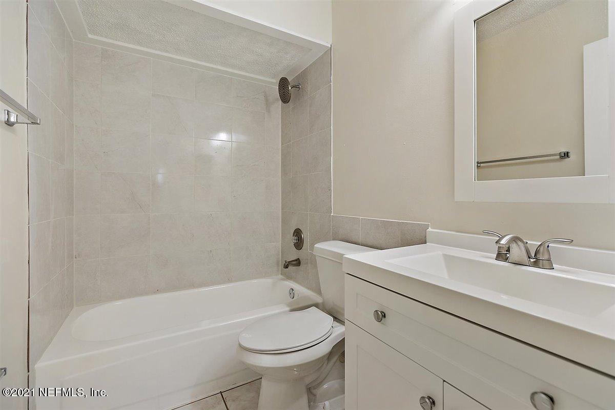 11780 Wattle Tree Road North Jacksonville, FL 32246 - Photo 9 of 13 09-Bathroom