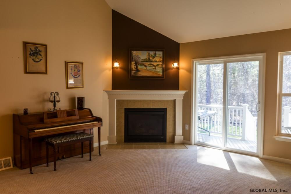 11 Garnet Lane Scotia, NY 12302 - Photo 3 of 16 Photo 3