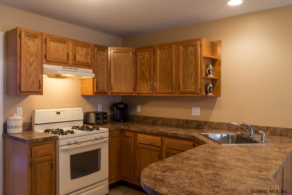 11 Garnet Lane Scotia, NY 12302 - Photo 4 of 16 Photo 4