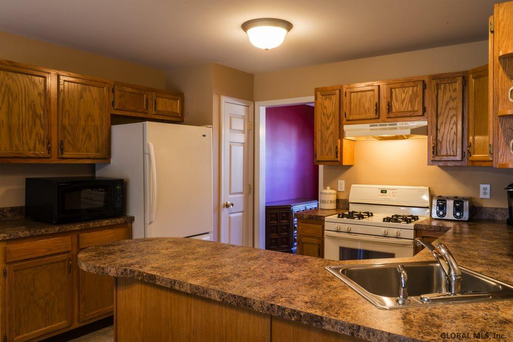 11 Garnet Lane Scotia, NY 12302 - Photo 5 of 16 Photo 5