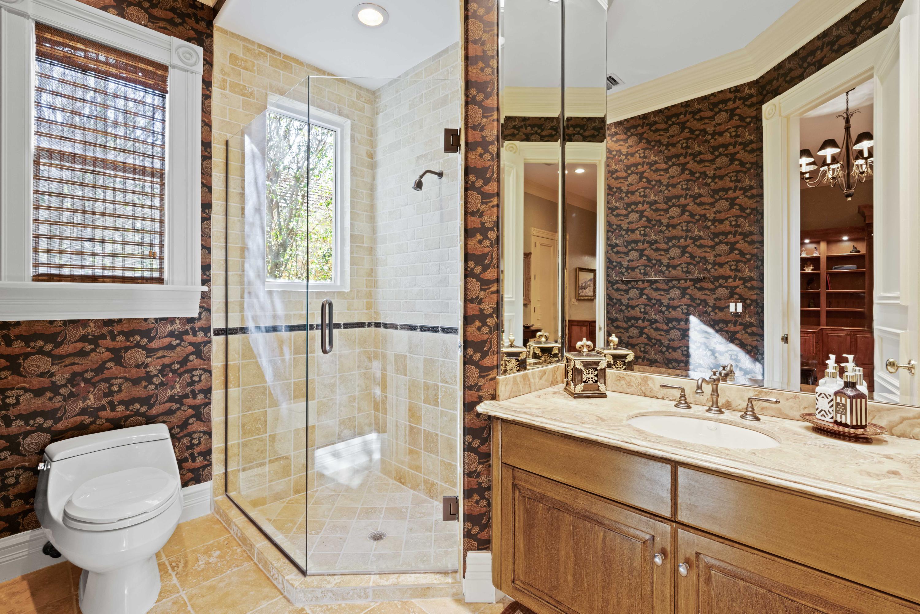 387 Eagle Drive Jupiter, FL 33477 - Photo 33 of 77 Guest Bath 1