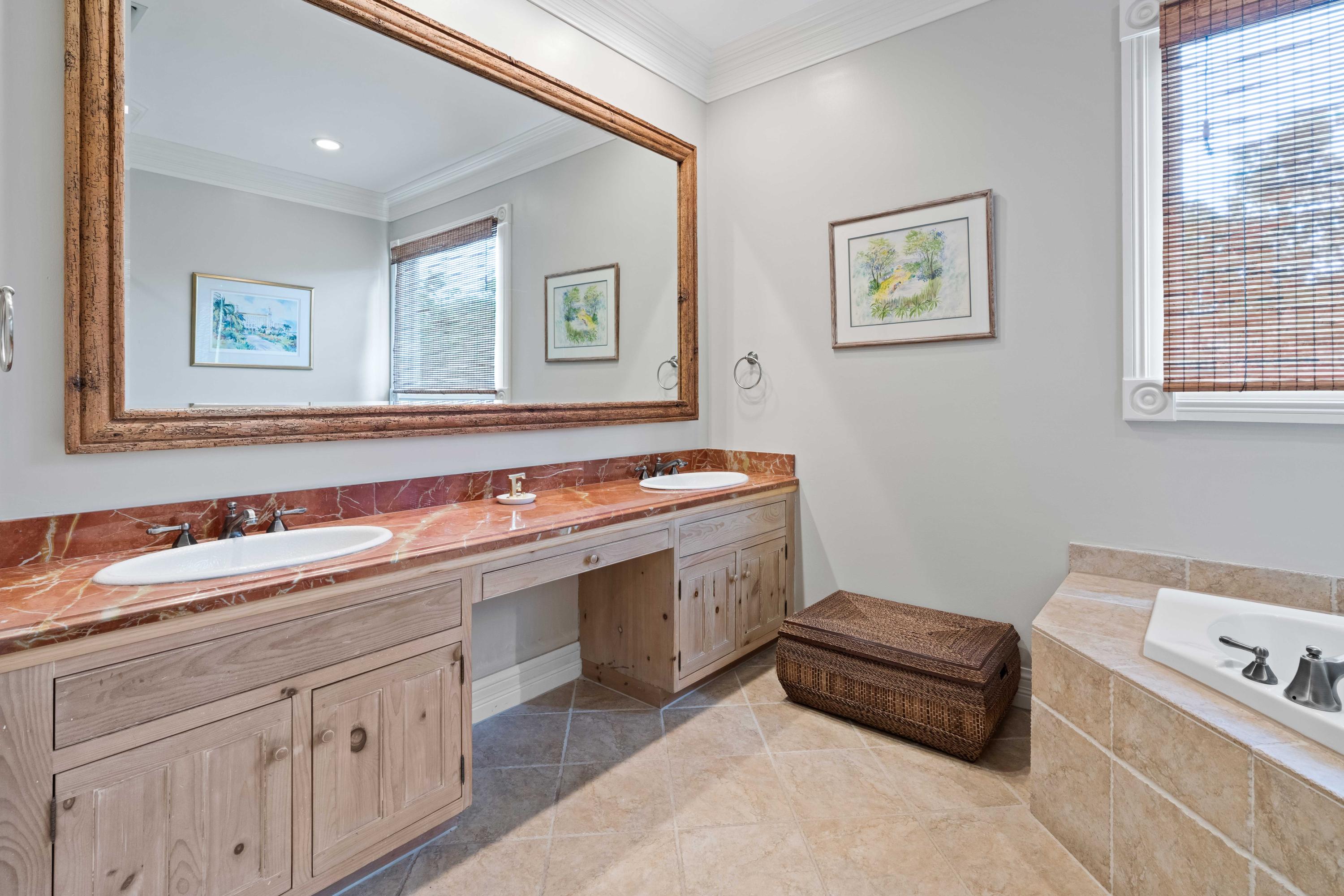 387 Eagle Drive Jupiter, FL 33477 - Photo 41 of 77 Guest Bath 4