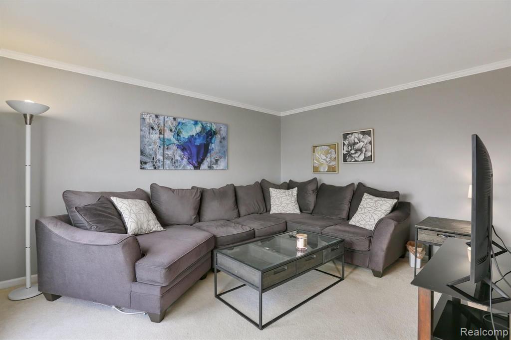 4412 Rochester Road Royal Oak, MI 48073 - Photo 4 of 31