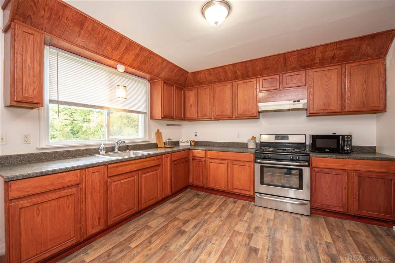 21175 Behrendt Avenue Warren, MI 48091 - Photo 12 of 37