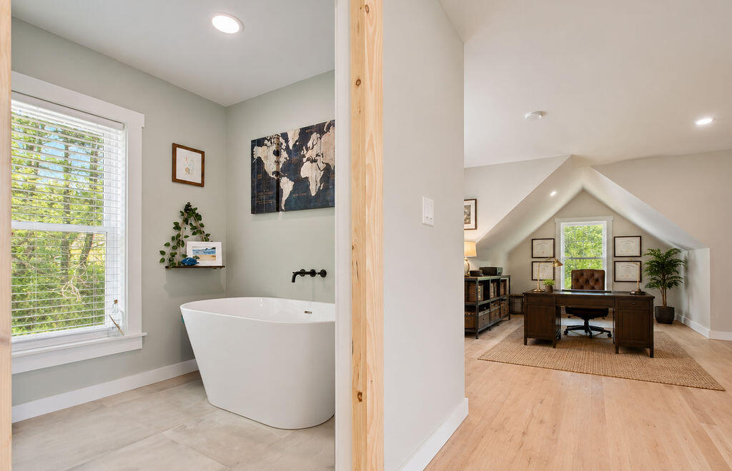 3 Bartlett Road Kittery, ME 03905 - Photo 47 of 70 2nd Floor Loft/Bathroom