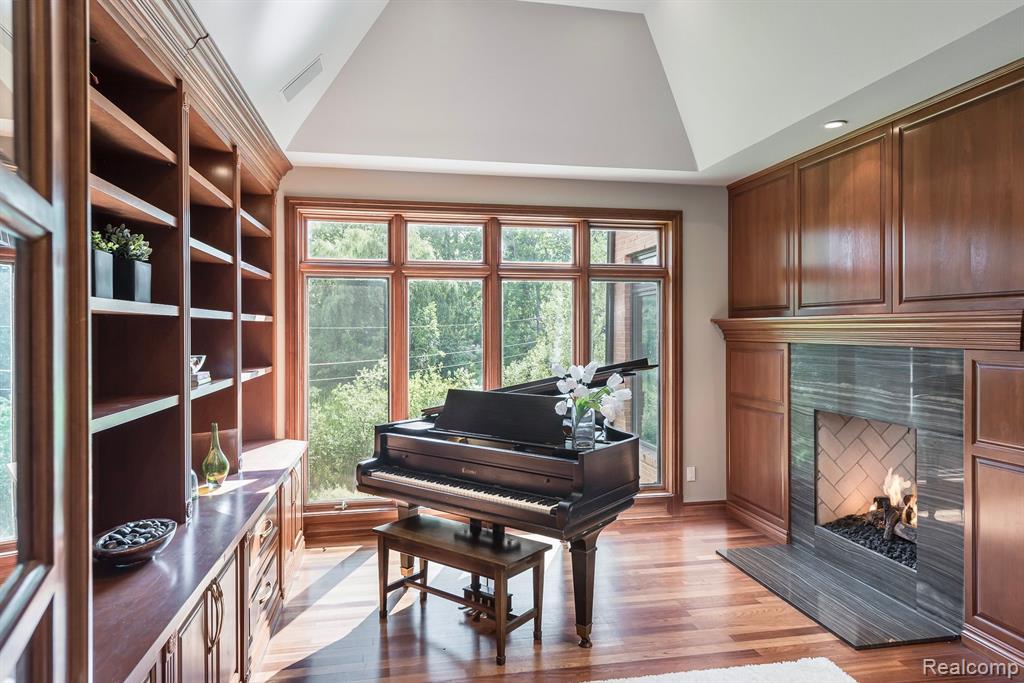 4524 Stoneleigh Road Bloomfield Hills, MI 48302 - Photo 9 of 48 Gallery Image 9