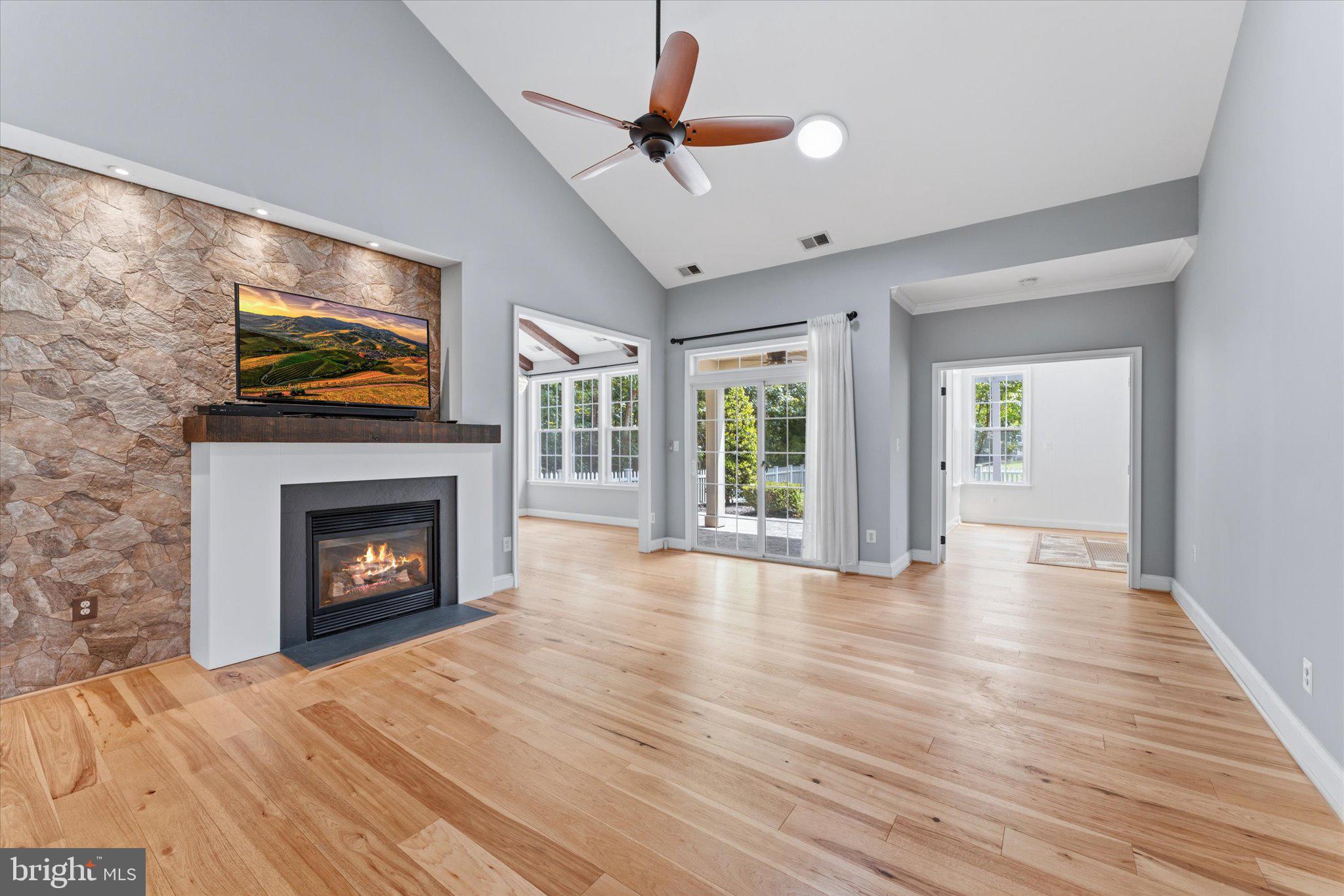 6817 Derby Run Way Gainesville, VA 20155 - Photo 5 of 35 living area