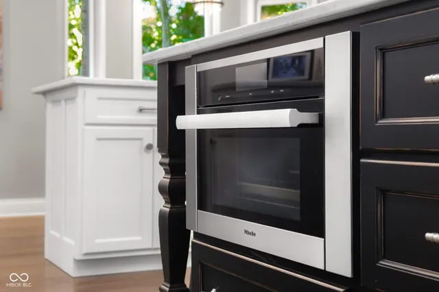 $965,000 | 875 Baywood Court, Columbus, IN 47201