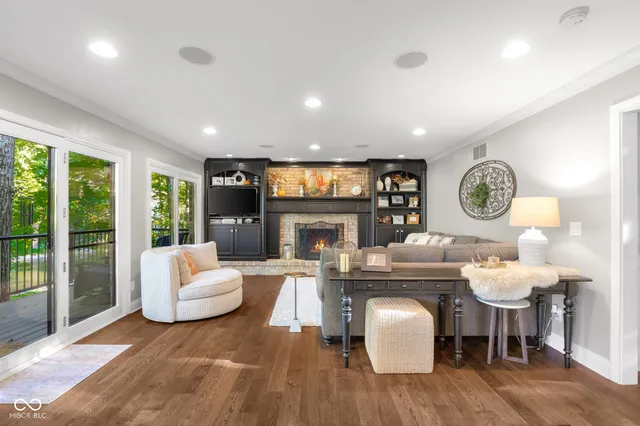 $965,000 | 875 Baywood Court, Columbus, IN 47201