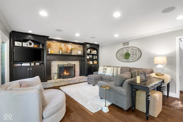 $965,000 | 875 Baywood Court, Columbus, IN 47201