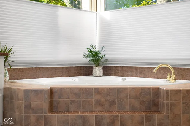 $965,000 | 875 Baywood Court, Columbus, IN 47201