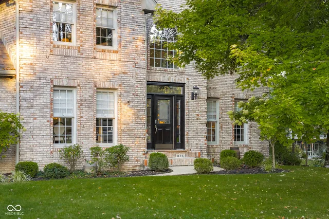 $965,000 | 875 Baywood Court, Columbus, IN 47201