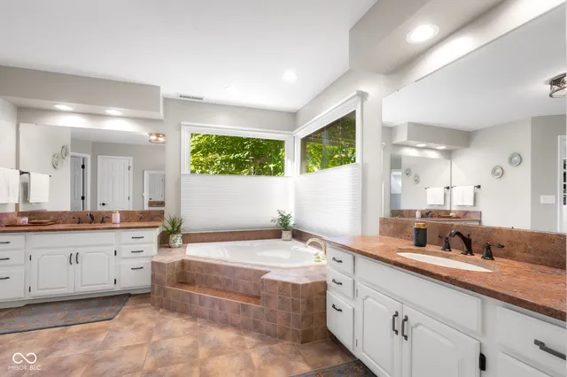 $965,000 | 875 Baywood Court, Columbus, IN 47201