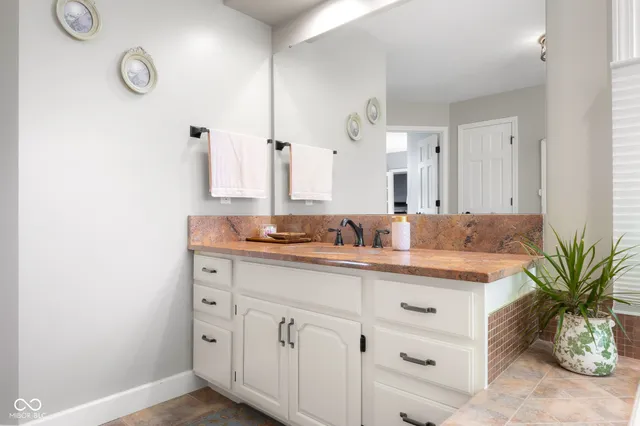 $965,000 | 875 Baywood Court, Columbus, IN 47201