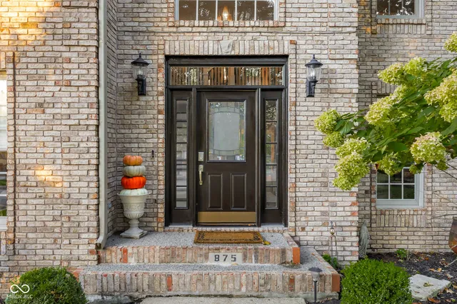 $965,000 | 875 Baywood Court, Columbus, IN 47201