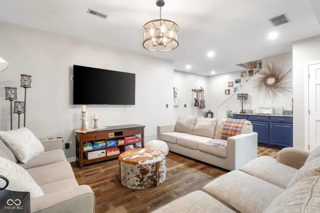 $965,000 | 875 Baywood Court, Columbus, IN 47201