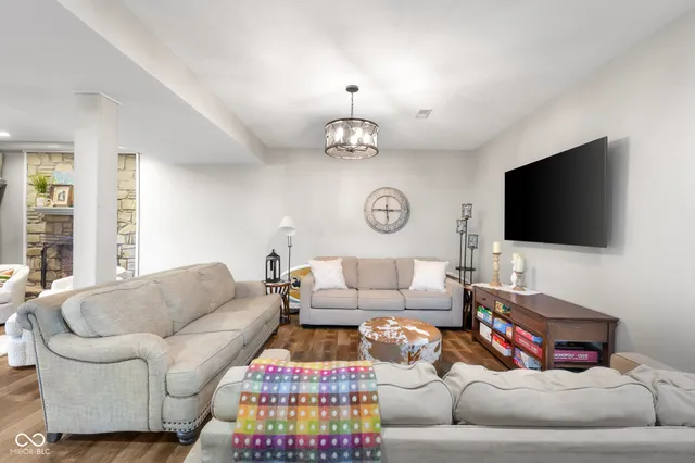 $965,000 | 875 Baywood Court, Columbus, IN 47201