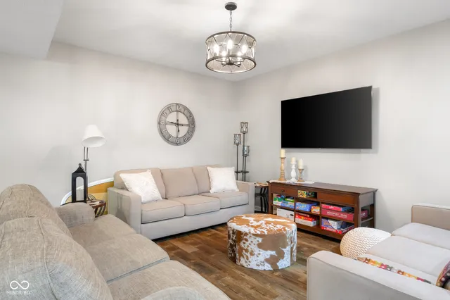 $965,000 | 875 Baywood Court, Columbus, IN 47201