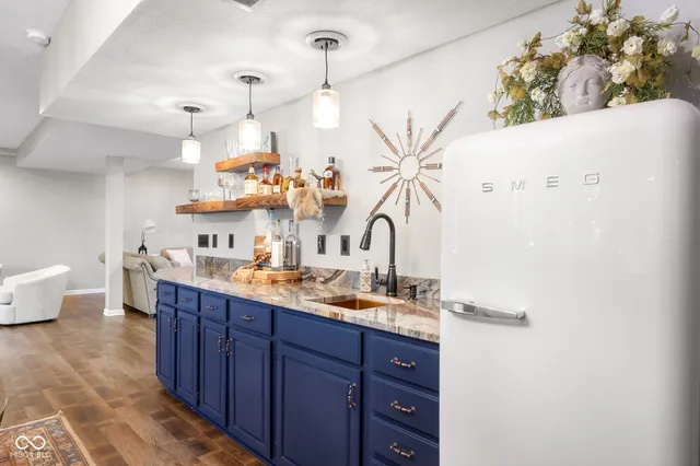 $965,000 | 875 Baywood Court, Columbus, IN 47201