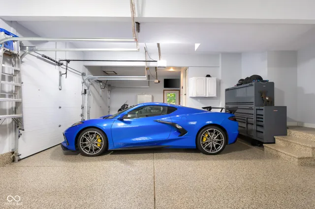 $965,000 | 875 Baywood Court, Columbus, IN 47201