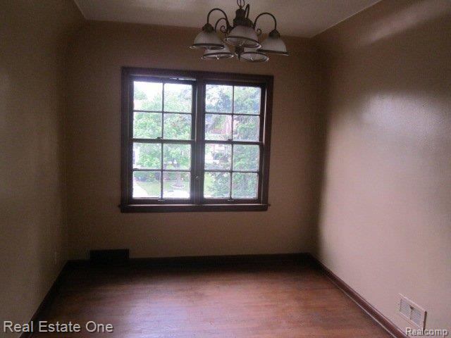 5582 Devonshire Road Detroit, MI 48224 - Photo 17 of 25 264 027858 UPPER UNIT DINING ROO