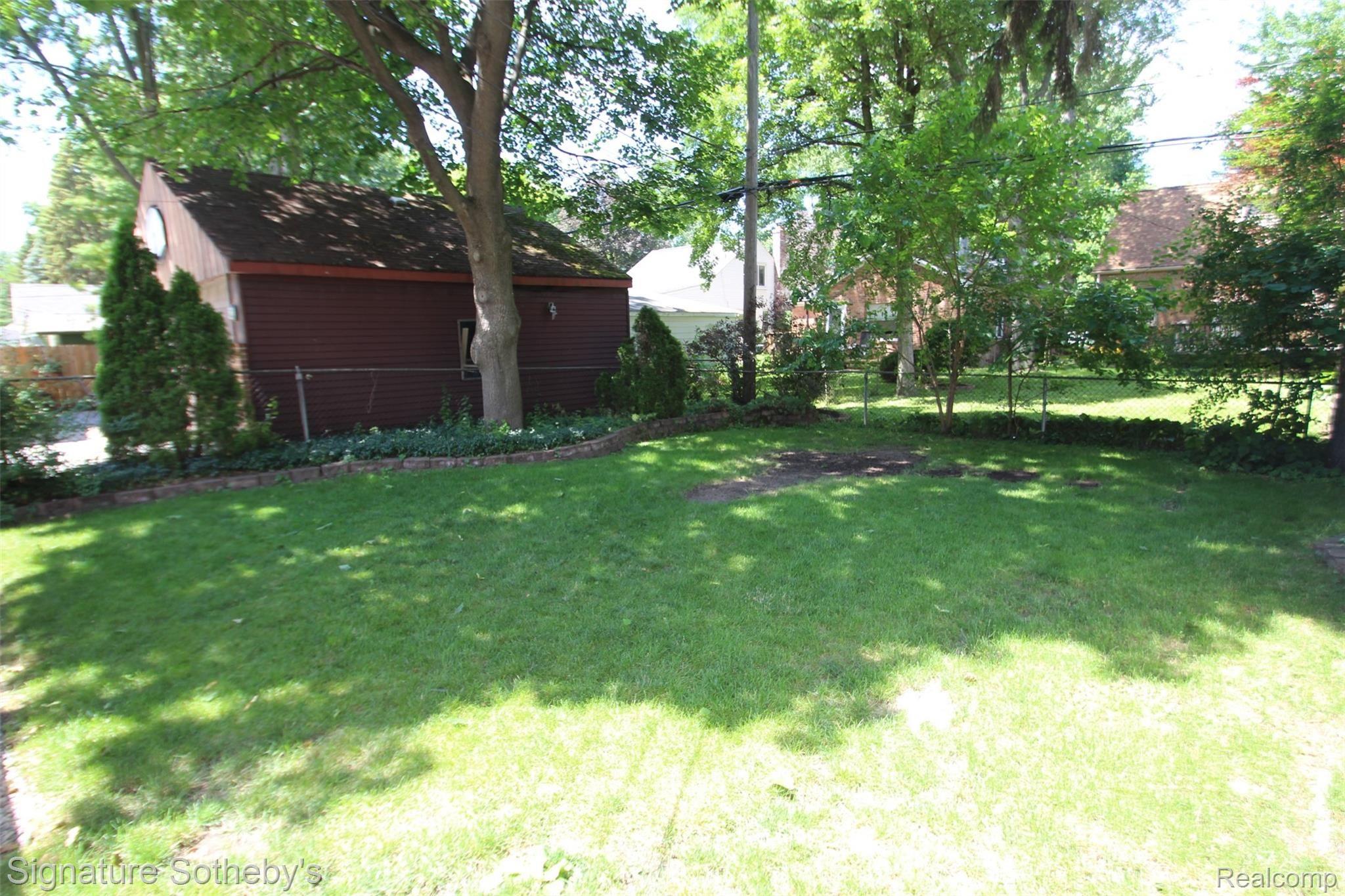 1950 Dorothea Road Berkley, MI 48072 - Photo 39 of 41 29 Backyard1.JPG