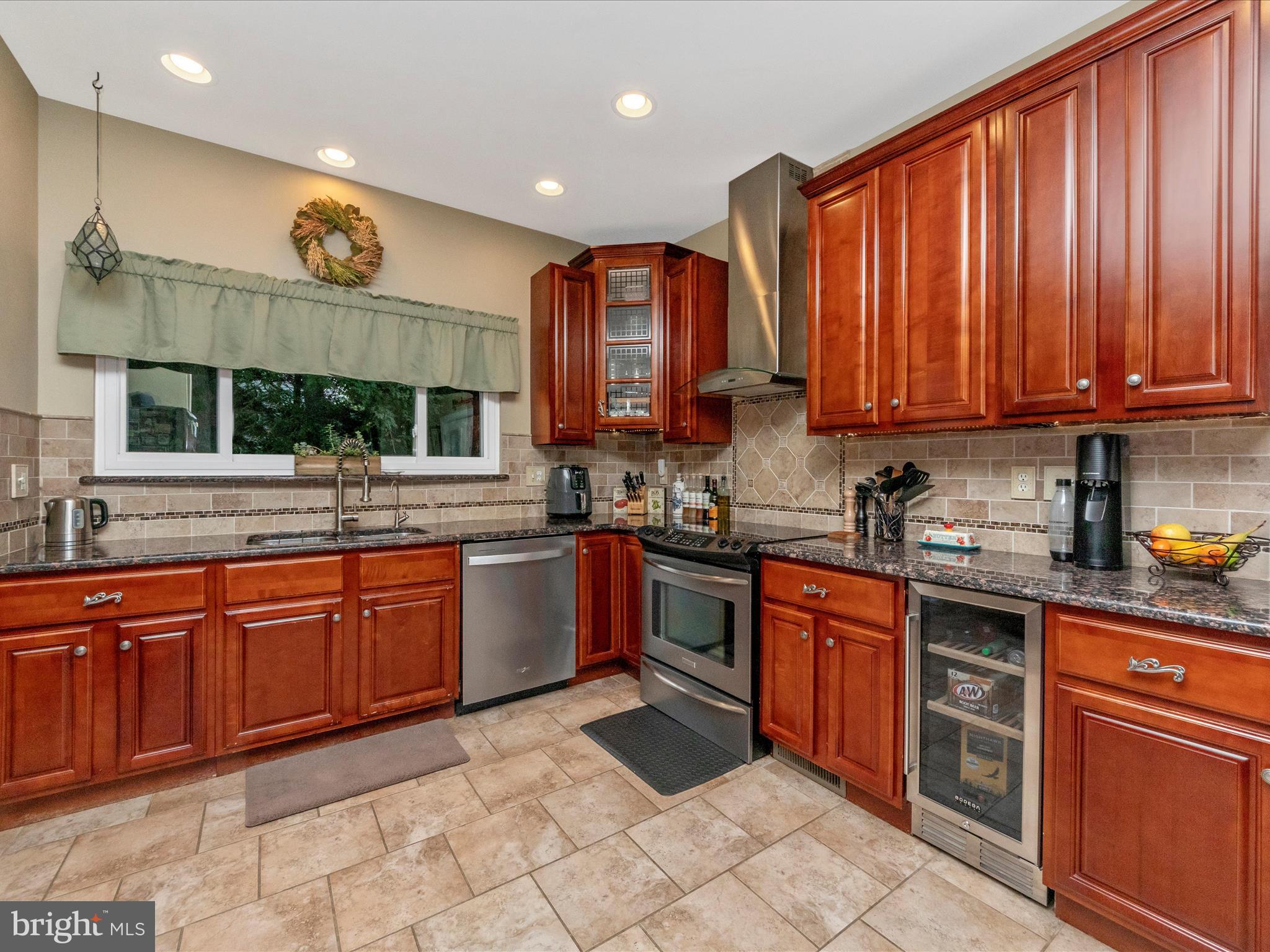 28 Robinson Road Severna Park, MD 21146 - Photo 8 of 55 Kitchen