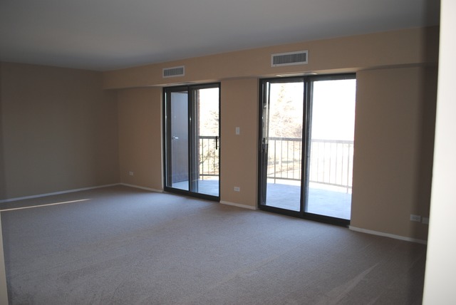 1415 East Central Road, Unit 315B Arlington Heights, IL 60005 - Photo 2 of 12