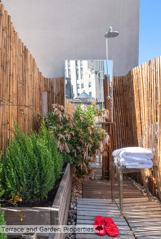 25 Broad Street, Unit PH2D Manhattan, NY 10004 - Photo 6 of 21 a backyard of a house with outdoor seating