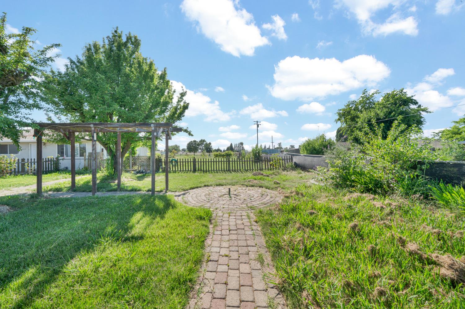 6515 West 4th Street Rio Linda, CA 95673 - Photo 82 of 97 a view of a park with large trees