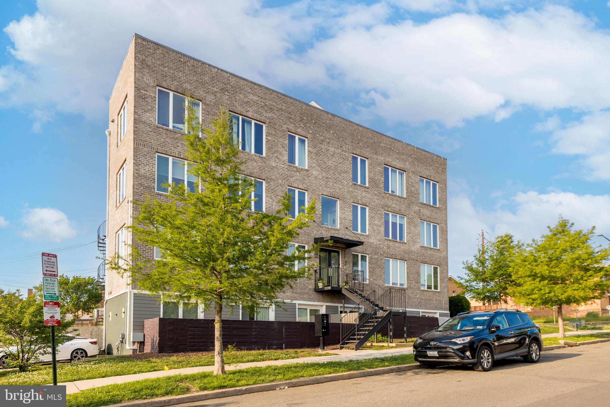 a car parked in front of a building