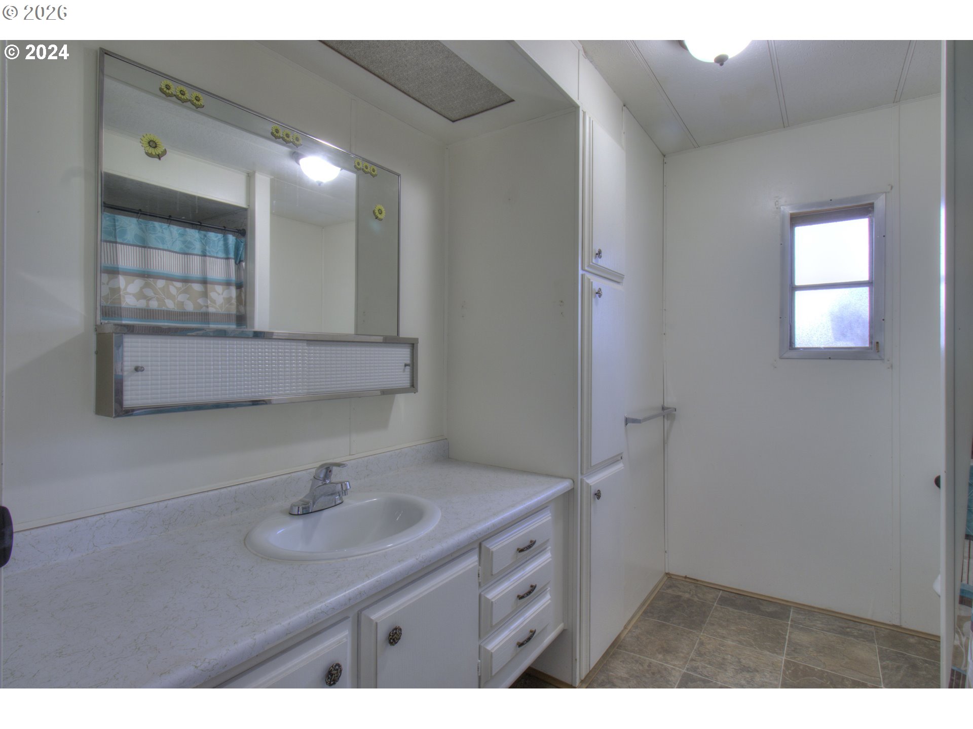 95171 Vista Loop Gold Beach, OR 97444 - Photo 13 of 35 a bathroom with a sink and a mirror