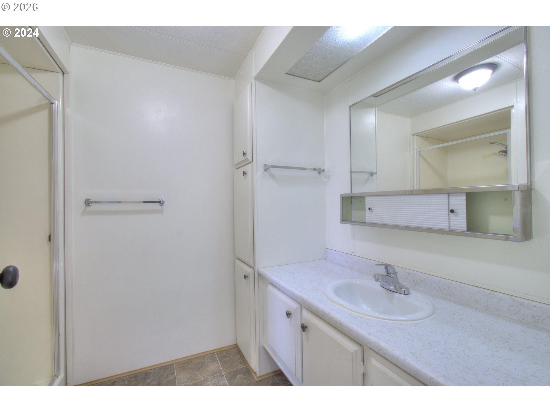 95171 Vista Loop Gold Beach, OR 97444 - Photo 20 of 35 a bathroom with a sink and a mirror