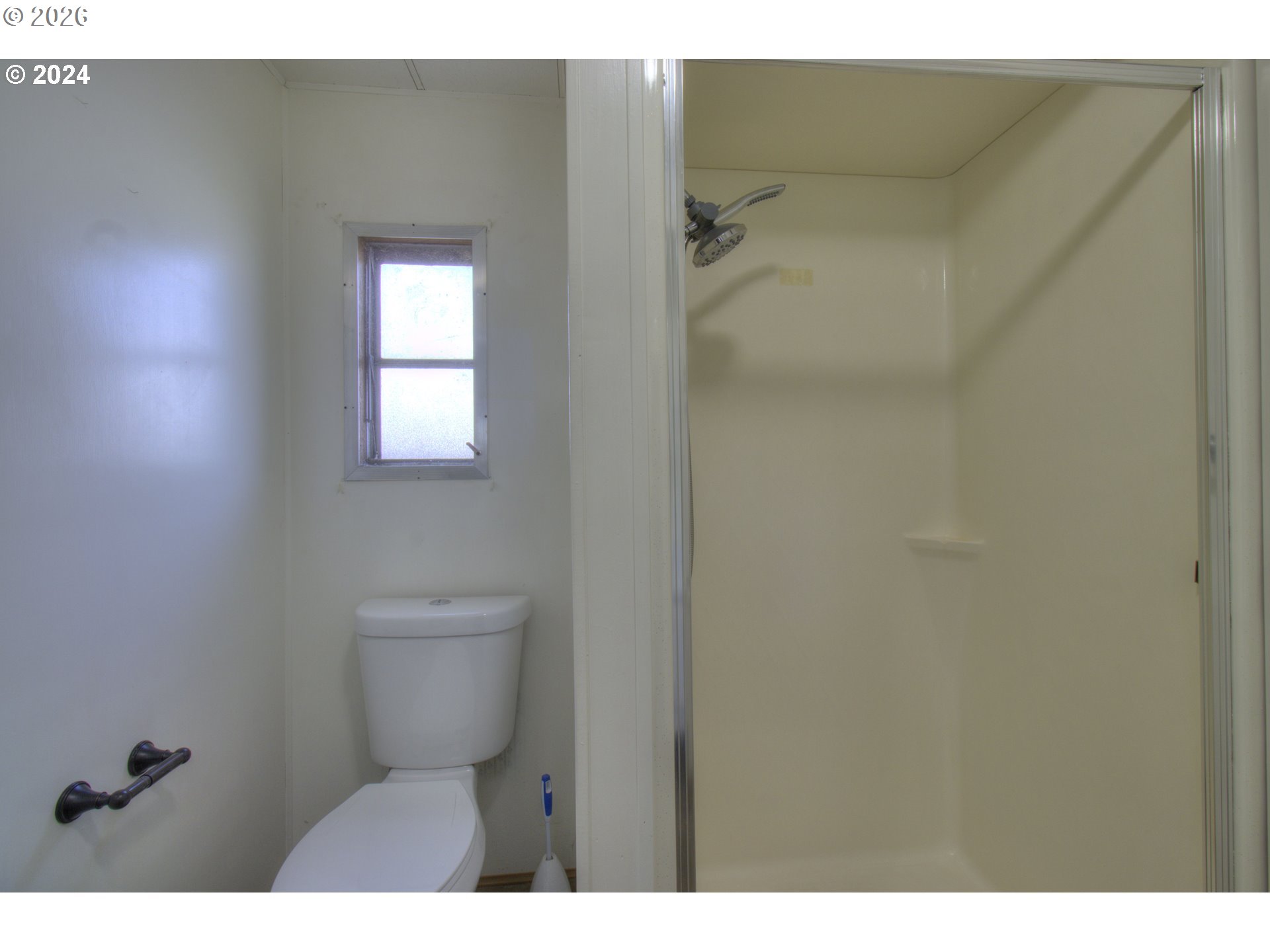 95171 Vista Loop Gold Beach, OR 97444 - Photo 21 of 35 a bathroom with a toilet