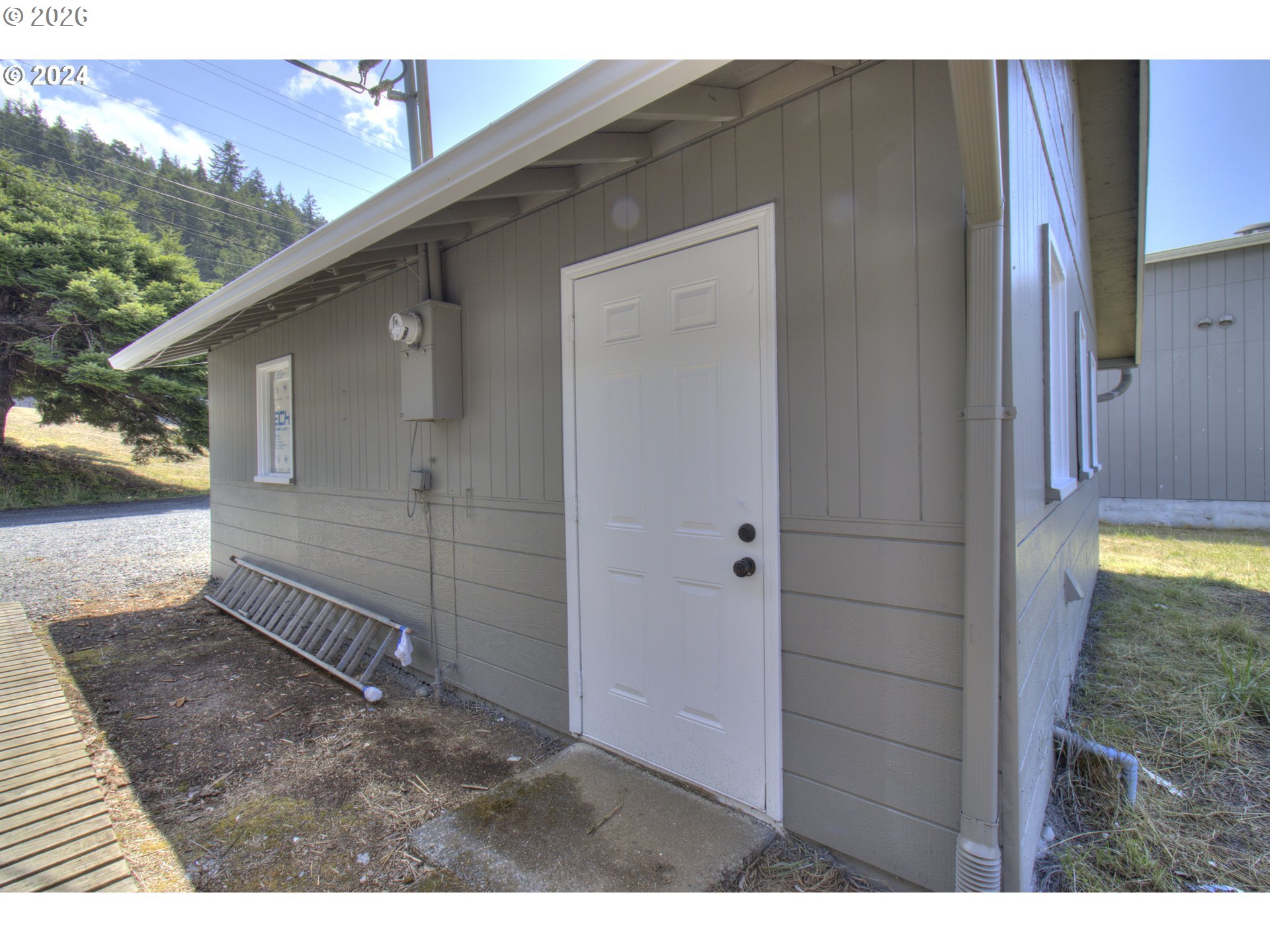 95171 Vista Loop Gold Beach, OR 97444 - Photo 22 of 35 a view of a back yard of the house