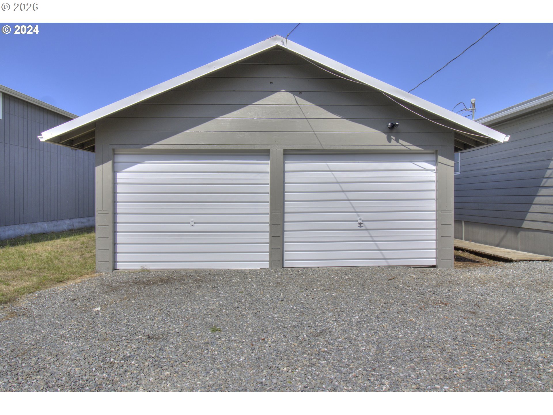 95171 Vista Loop Gold Beach, OR 97444 - Photo 29 of 35 a front view of a house with a yard