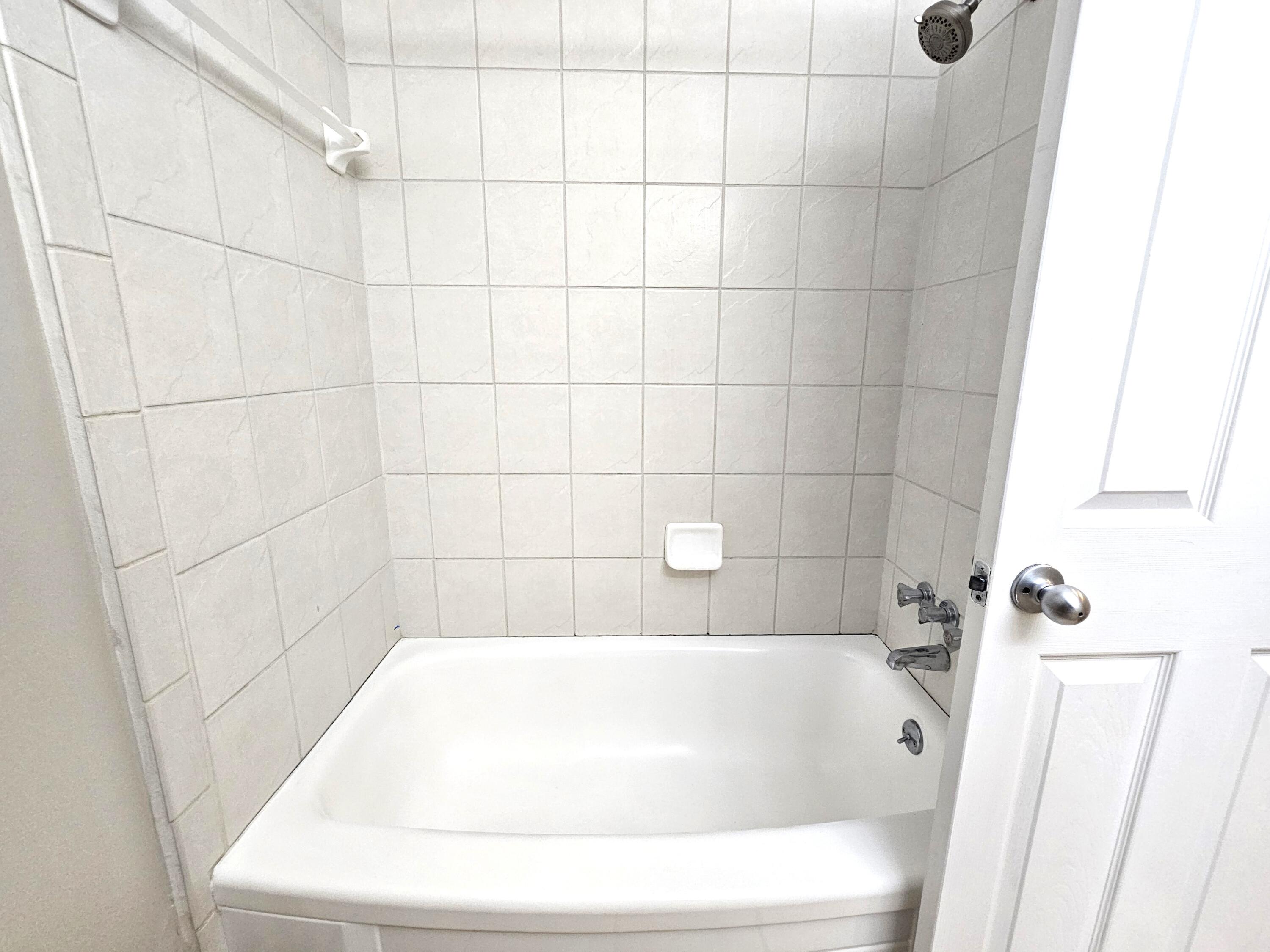 739 West Maple Road Clawson, MI 48017 - Photo 15 of 17 Bathroom tub-shower