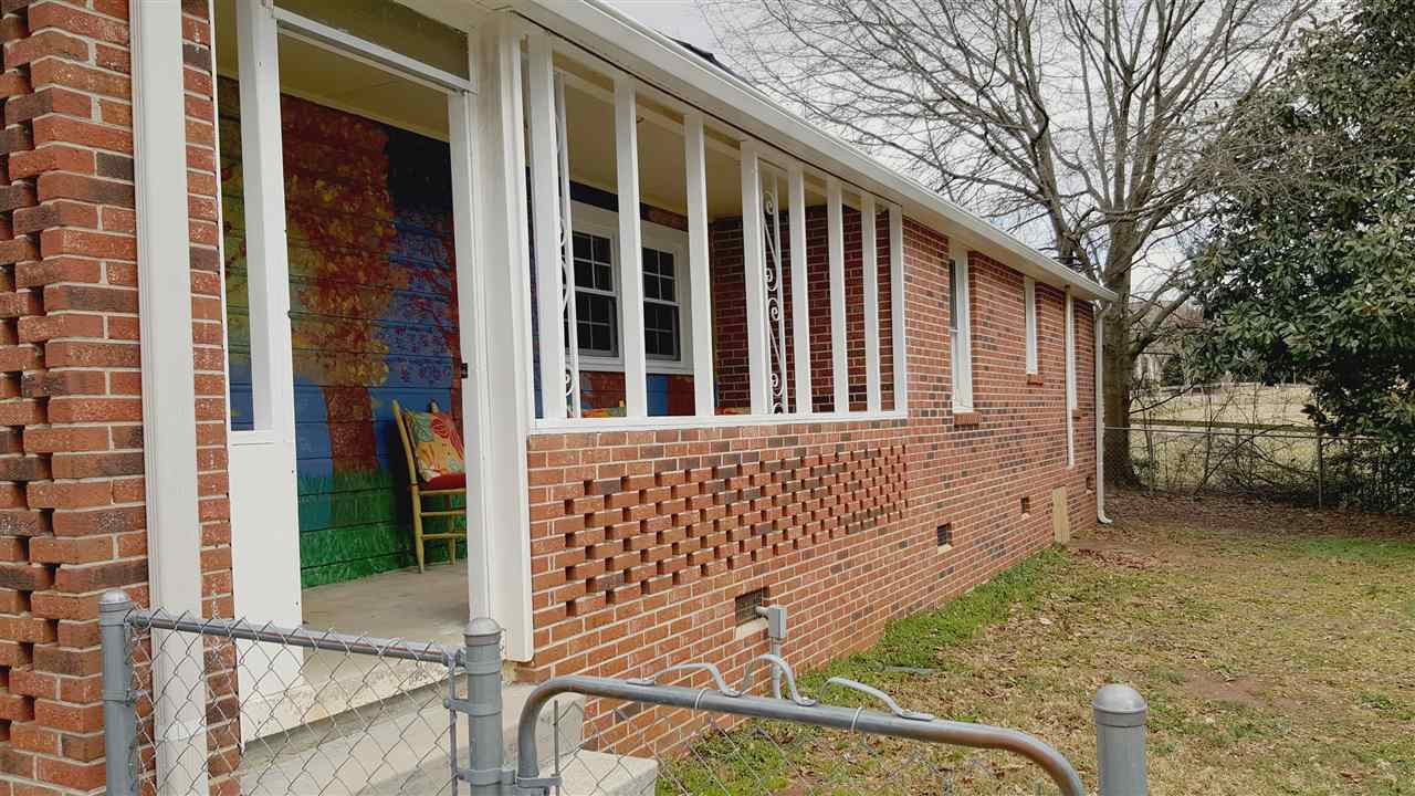 210 Circle Road Greer, SC 29651 - Photo 2 of 16 Gallery Image 2