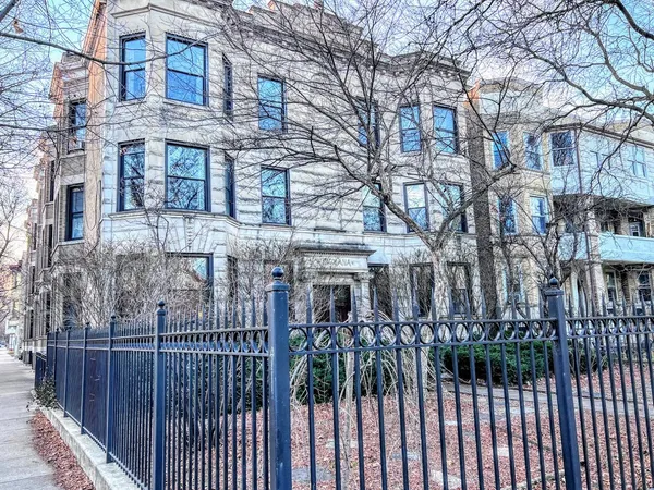 $2,500 | 3216 West Altgeld Street, Unit 1, Chicago, IL 60647