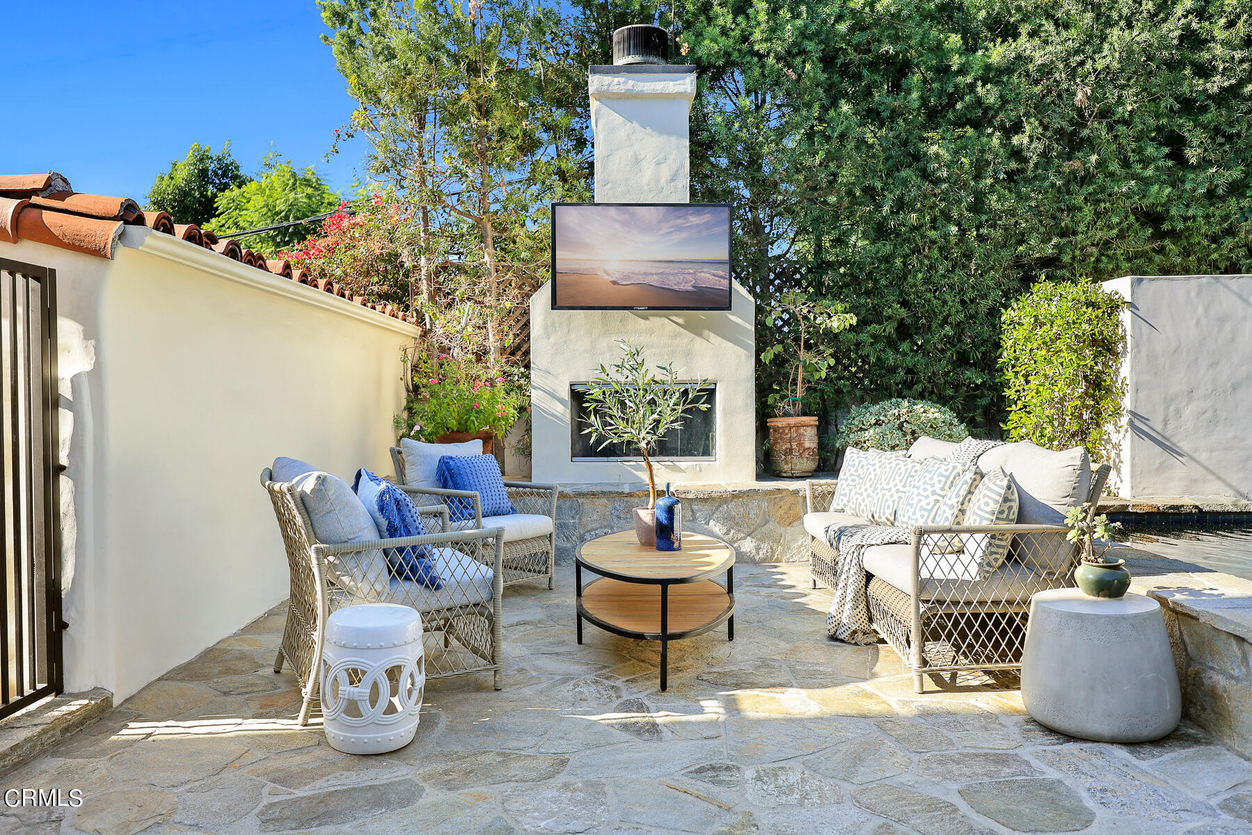 431 Prospect Circle South Pasadena, CA 91030 - Photo 15 of 20 a view of a patio with couple of chairs and couch