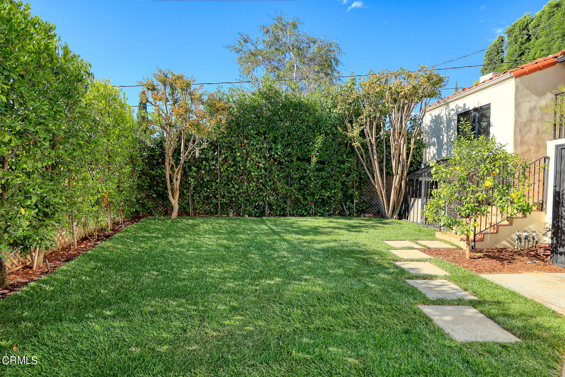 431 Prospect Circle South Pasadena, CA 91030 - Photo 17 of 20 a view of a yard with plants and a trees