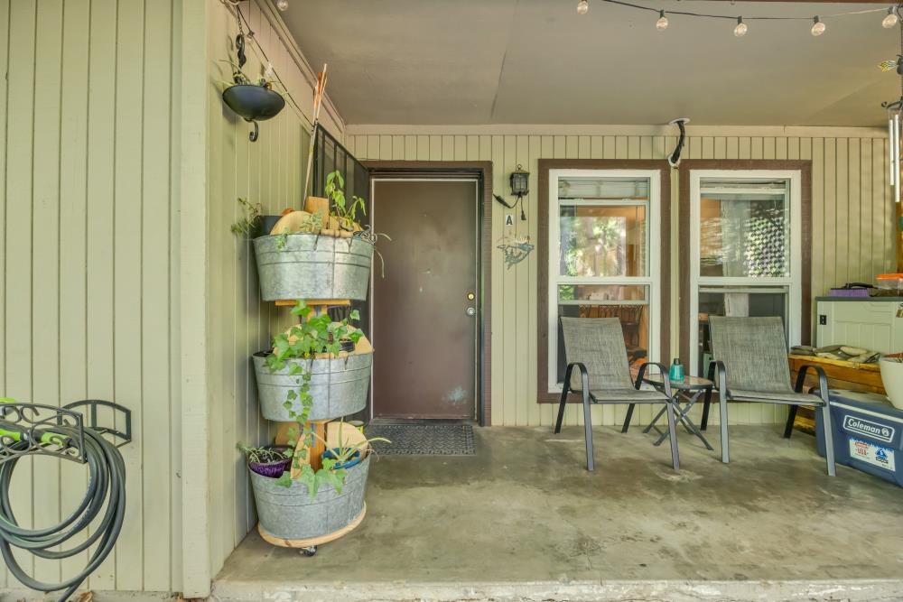 2960 Backpack Trail Pollock Pines, CA 95726 - Photo 19 of 49 a living room with furniture